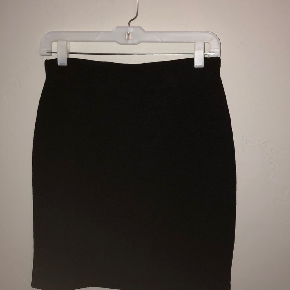 Black textured pencil skirt